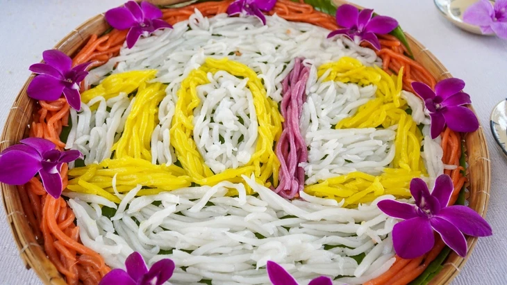 Độc đáo món bánh canh tôm hình cây đàn kìm trong hội thi các món ăn từ gạo