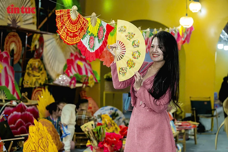 Hơn 30.000 lượt khách tham quan Liên hoan Ẩm thực và Du lịch làng nghề Hà Nội 2025 Hơn 30.000 lượt khách tham quan Liên hoan Ẩm thực và Du lịch làng nghề Hà Nội 2025