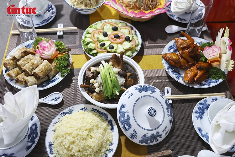 Hơn 30.000 lượt khách tham quan Liên hoan Ẩm thực và Du lịch làng nghề Hà Nội 2025 Hơn 30.000 lượt khách tham quan Liên hoan Ẩm thực và Du lịch làng nghề Hà Nội 2025
