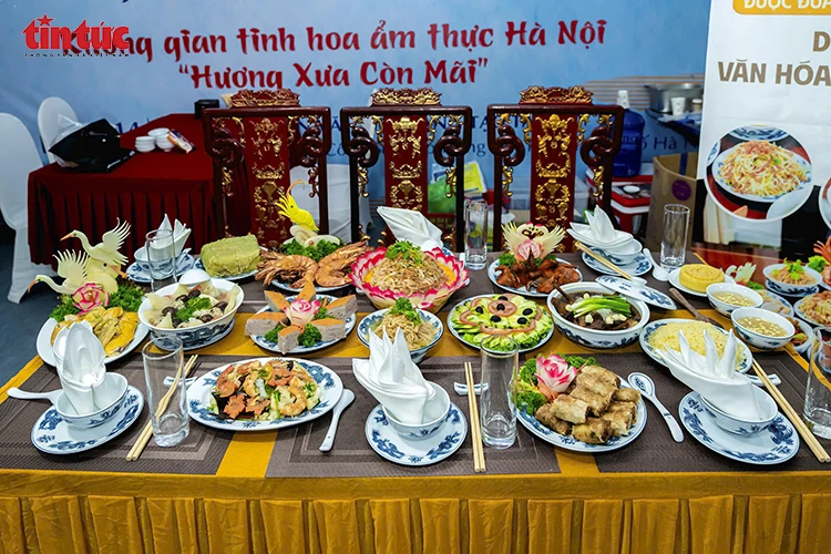 Hơn 30.000 lượt khách tham quan Liên hoan Ẩm thực và Du lịch làng nghề Hà Nội 2025 Hơn 30.000 lượt khách tham quan Liên hoan Ẩm thực và Du lịch làng nghề Hà Nội 2025