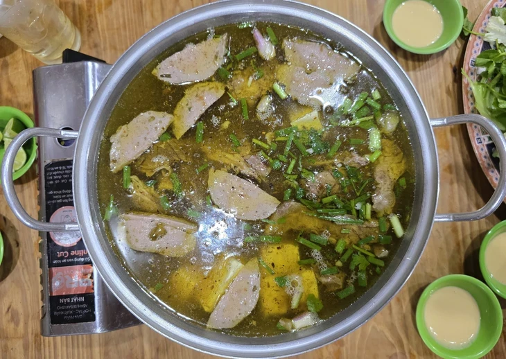 Lạc lối lẩu bò Ba Toa ở Đà Lạt bên dòng suối Cam Ly Lạc lối lẩu bò Ba Toa ở Đà Lạt bên dòng suối Cam Ly