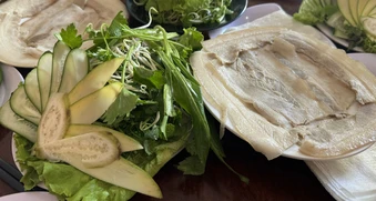 Luộc thịt ba chỉ bao nhiêu phút thì chín? Cách luộc thịt ba chỉ mềm, thơm