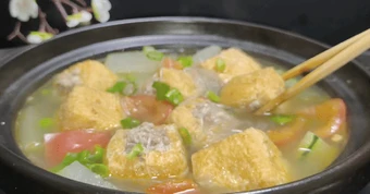 Món ăn này rất ngon, chỉ cần nấu một nồi toàn nguyên liệu đơn giản thôi là đủ khiến cả nhà "ăn tì tì"