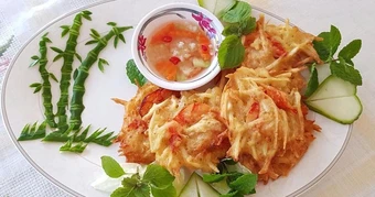 Mùa đông xa xứ nhớ bánh tôm Hồ Tây