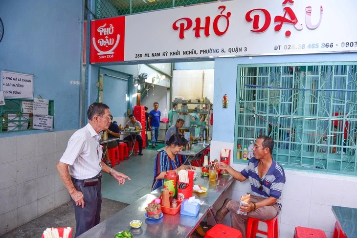 Tạm biệt ông chủ Phở Dậu, người đồng hành thân thương nhiều năm cùng Ngày của Phở Tạm biệt ông chủ Phở Dậu, người đồng hành thân thương nhiều năm cùng Ngày của Phở