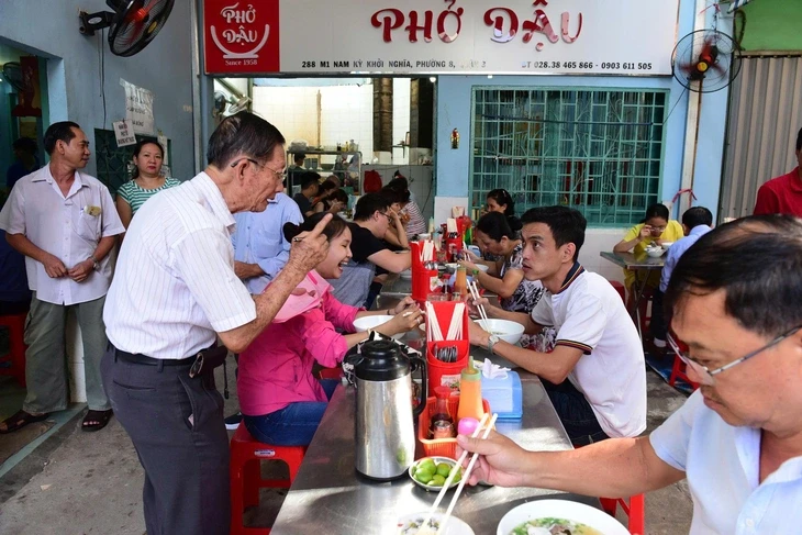 Tạm biệt ông chủ Phở Dậu, người đồng hành thân thương nhiều năm cùng Ngày của Phở Tạm biệt ông chủ Phở Dậu, người đồng hành thân thương nhiều năm cùng Ngày của Phở