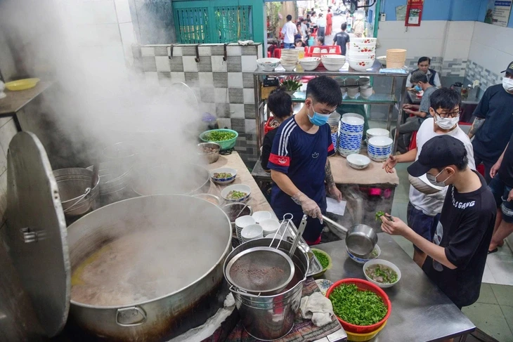 Tạm biệt ông chủ Phở Dậu, người đồng hành thân thương nhiều năm cùng Ngày của Phở Tạm biệt ông chủ Phở Dậu, người đồng hành thân thương nhiều năm cùng Ngày của Phở