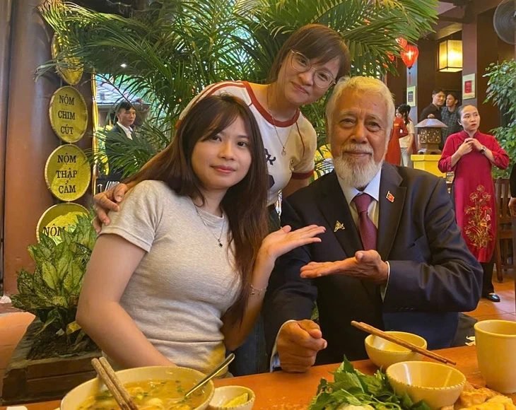 Thủ tướng Timor-Leste vào bếp làm nem cua bể, quan khách Thái Lan ấn tượng bánh xèo Việt Nam Thủ tướng Timor-Leste vào bếp làm nem cua bể, quan khách Thái Lan ấn tượng bánh xèo Việt Nam