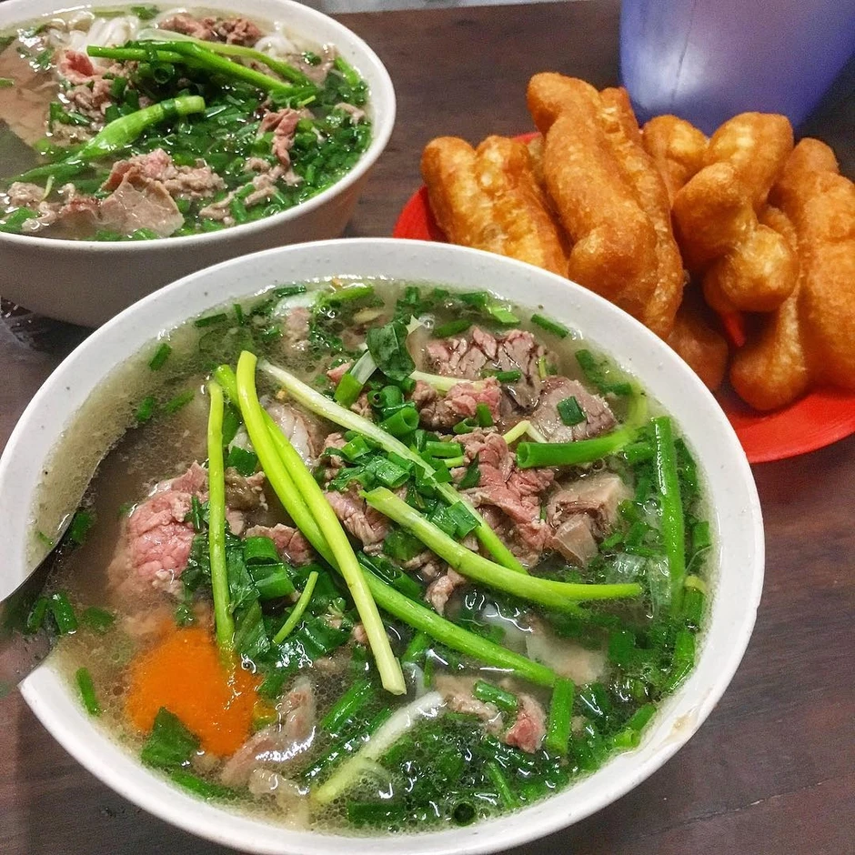 Vì sao phở Hà Nội hay bán hết trước giờ trưa?