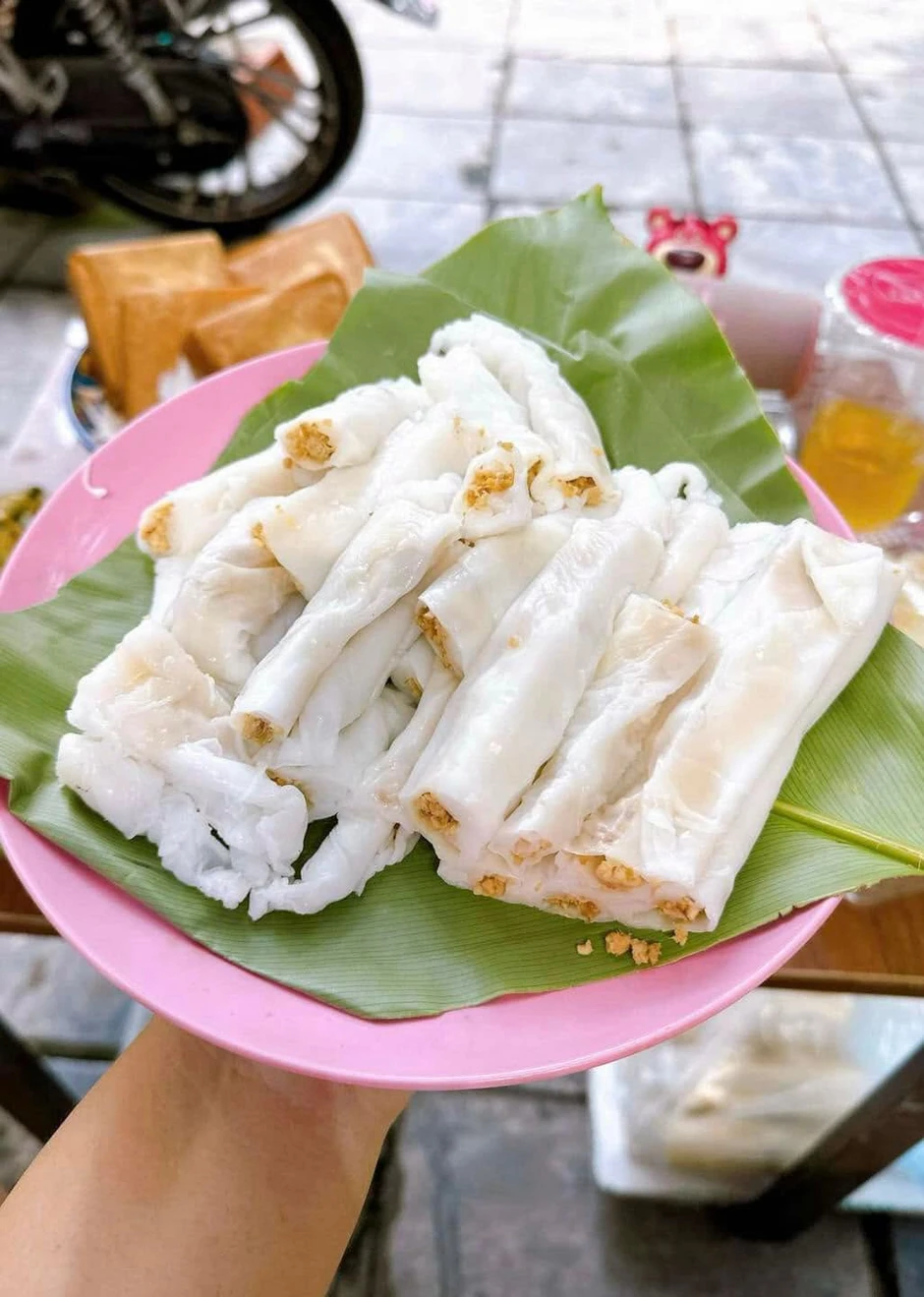 Việt Nam có loại bánh cuốn cầm tay không dính, nhà có điều kiện mới được ăn Việt Nam có loại bánh cuốn cầm tay không dính, nhà có điều kiện mới được ăn