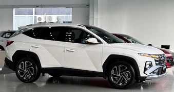 Đại lý ô tô tăng tốc xả hàng tồn kho, xe VIN 2025 giảm cả trăm triệu
