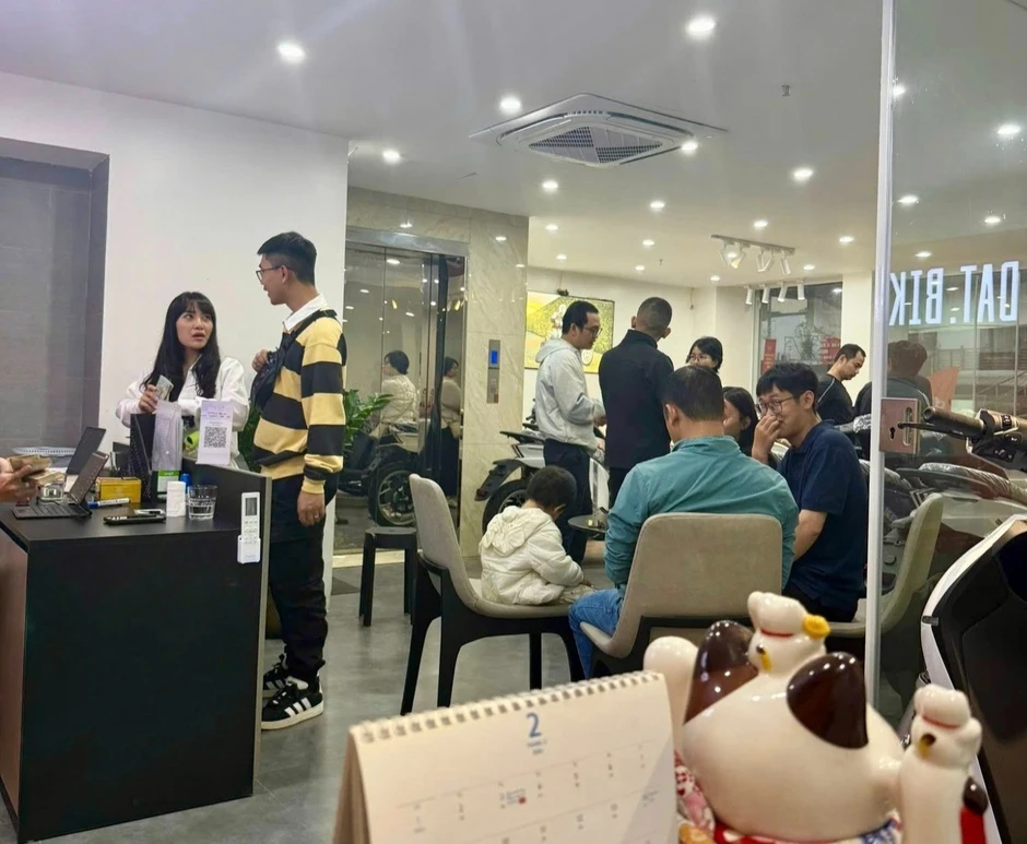 Giá xăng tăng mạnh, khách đổ xô mua xe máy điện Giá xăng tăng mạnh, khách đổ xô mua xe máy điện