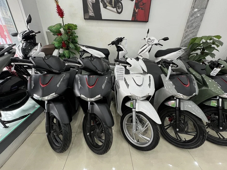Giá xe máy đầu tháng 5, xe côn tay 'hot' khan hàng chênh cao tại đại lý Giá xe máy đầu tháng 5, xe côn tay 'hot' khan hàng chênh cao tại đại lý