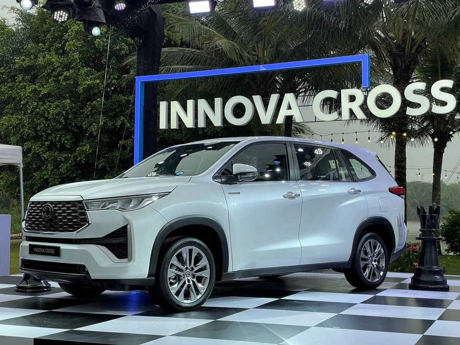 Nhiều mẫu xe hybrid đang được giảm giá mạnh trong tháng 9