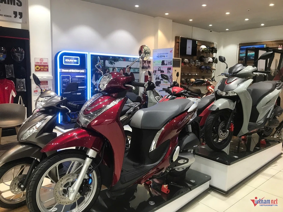 Sau Tết, giá xe máy Honda SH vẫn chênh cao đến 17 triệu đồng, Yamaha giảm nhẹ