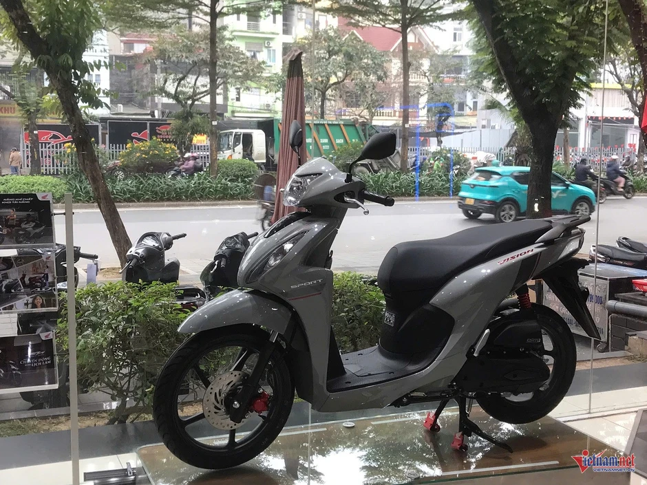 Sau Tết, giá xe máy Honda SH vẫn chênh cao đến 17 triệu đồng, Yamaha giảm nhẹ