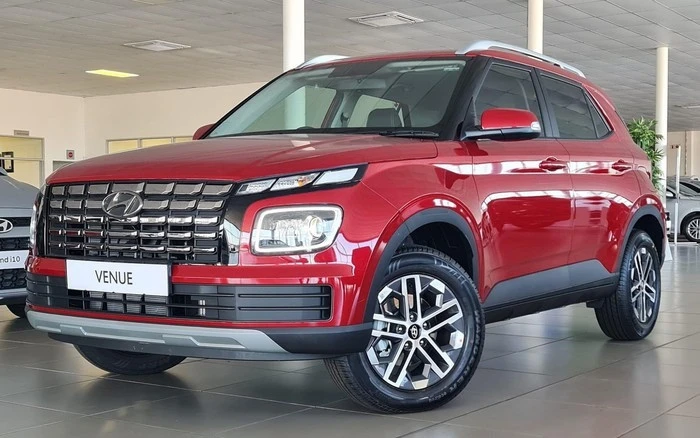 Với 500 triệu, khách Việt có thể mua được xe xăng gầm cao nào trong tháng 8? Với 500 triệu, khách Việt có thể mua được xe xăng gầm cao nào trong tháng 8?