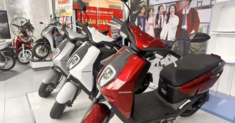 Xe máy điện Honda ICON e: giảm giá kỷ lục, vẫn đắt hơn VinFast Evo, Yadea Ossy