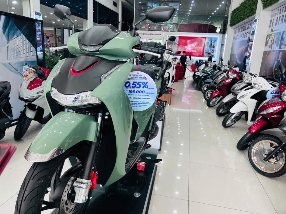 Xe máy xăng đồng loạt giảm giá, xe tay ga cao cấp hạ sâu đến 15 triệu đồng Xe máy xăng đồng loạt giảm giá, xe tay ga cao cấp hạ sâu đến 15 triệu đồng