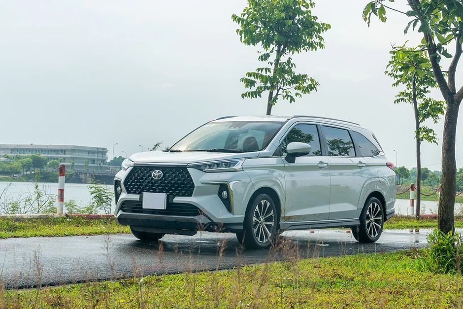 Xe mới hạ giá cực mạnh đầu tháng 4, có mẫu ô tô điện giảm gần 900 triệu đồng Xe mới hạ giá cực mạnh đầu tháng 4, có mẫu ô tô điện giảm gần 900 triệu đồng
