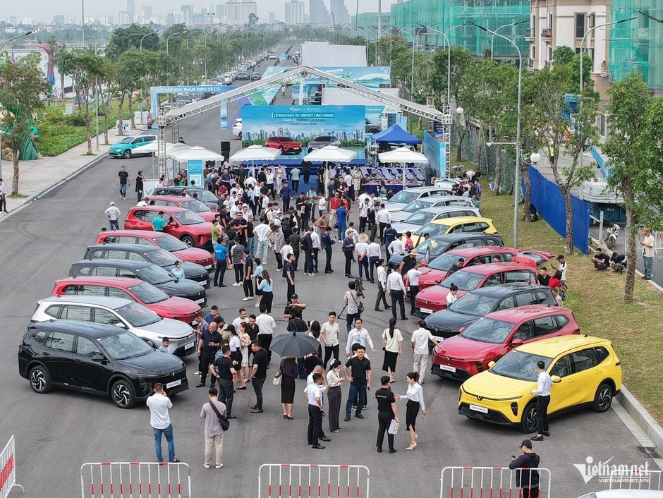 Xe MPV cỡ nhỏ đồng loạt giảm giá sâu, có mẫu ưu đãi hơn 100 triệu để hút khách Xe MPV cỡ nhỏ đồng loạt giảm giá sâu, có mẫu ưu đãi hơn 100 triệu để hút khách