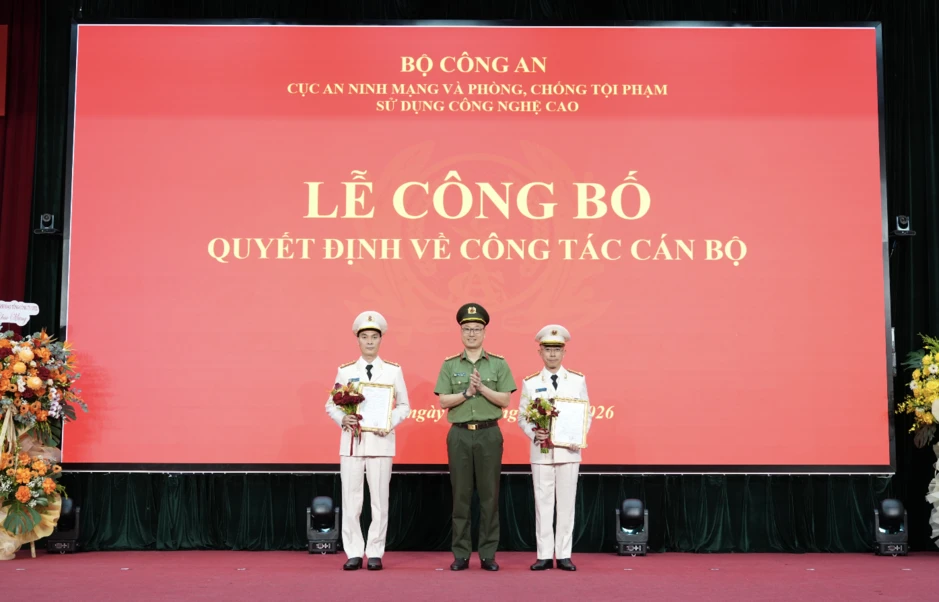 Chủ tịch và Tổng giám đốc FPT Telecom được phong cấp bậc hàm thượng tá Chủ tịch và Tổng giám đốc FPT Telecom được phong cấp bậc hàm thượng tá