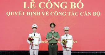 Chủ tịch và Tổng giám đốc FPT Telecom được phong cấp bậc hàm thượng tá