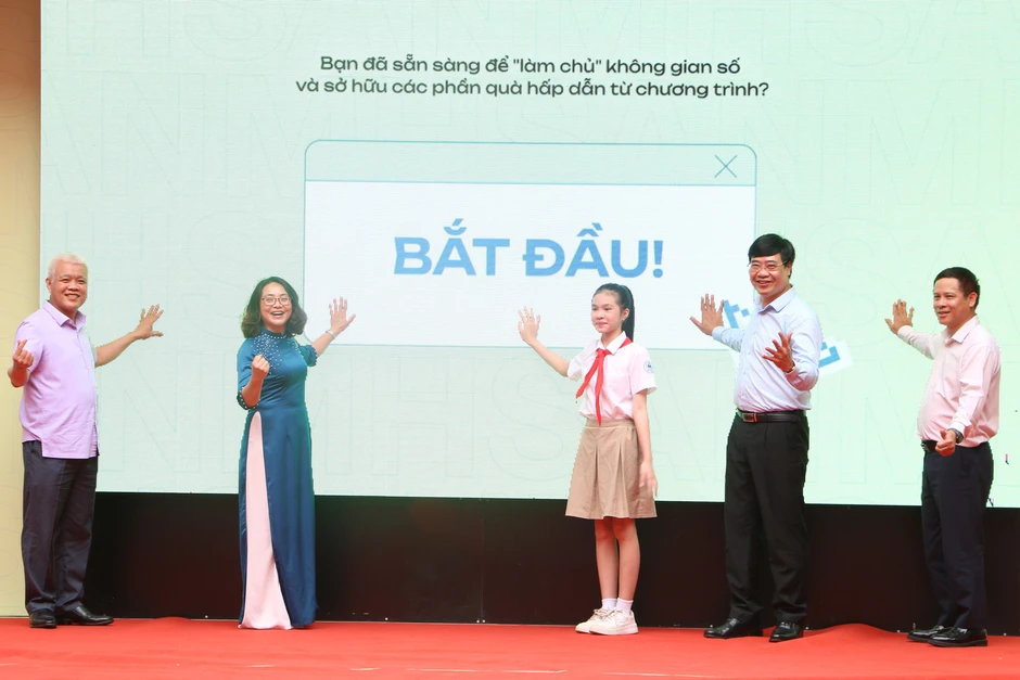 Mở rộng cơ hội để học sinh tiếp cận kiến thức, kỹ năng thiết yếu thời đại số Mở rộng cơ hội để học sinh tiếp cận kiến thức, kỹ năng thiết yếu thời đại số