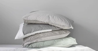 5 cách tận dụng vỏ gối cũ giúp nhà cửa gọn gàng đến bất ngờ