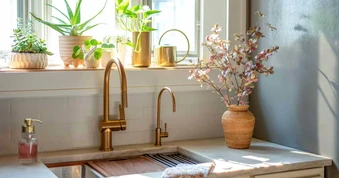 5 thứ chuyên gia khuyên không nên để dưới bồn rửa bát