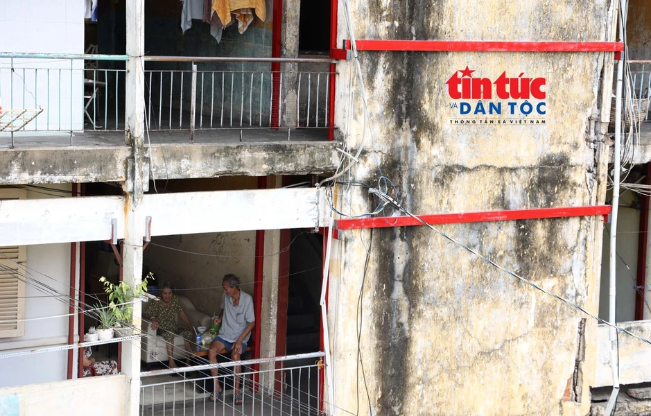 'Bám trụ' trong những chung cư ‘chờ sập’ 'Bám trụ' trong những chung cư ‘chờ sập’