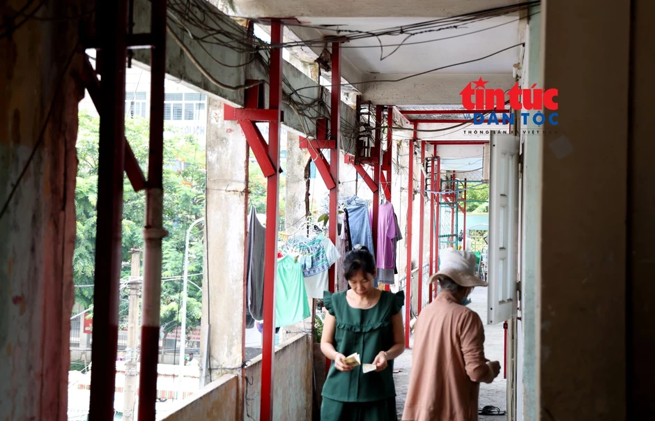 'Bám trụ' trong những chung cư ‘chờ sập’ 'Bám trụ' trong những chung cư ‘chờ sập’