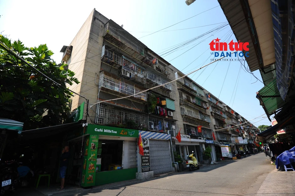 'Bám trụ' trong những chung cư ‘chờ sập’ 'Bám trụ' trong những chung cư ‘chờ sập’