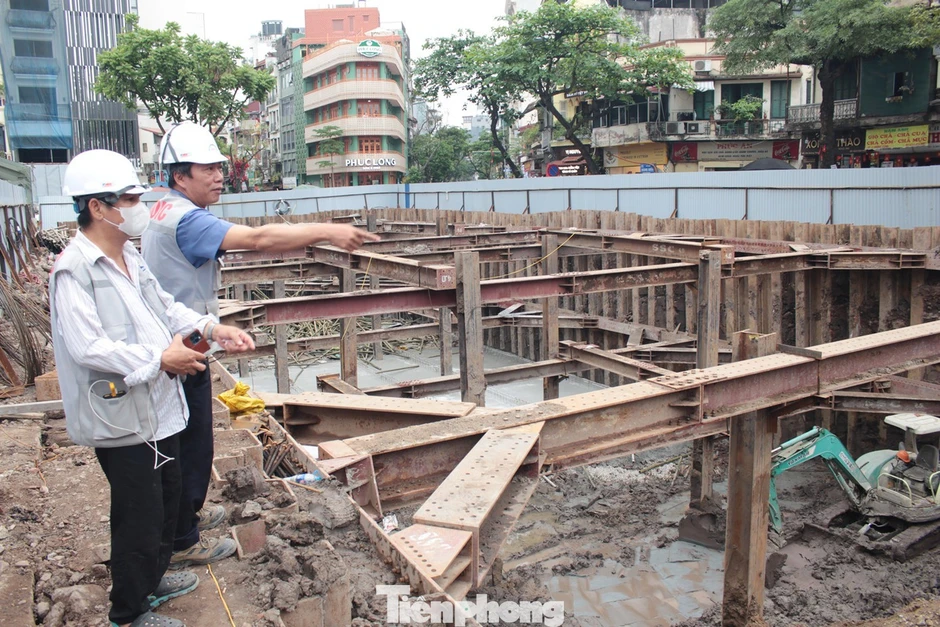 Bể ngầm chống ngập khu vực chợ Hàng Da được đổ bê tông đáy Bể ngầm chống ngập khu vực chợ Hàng Da được đổ bê tông đáy