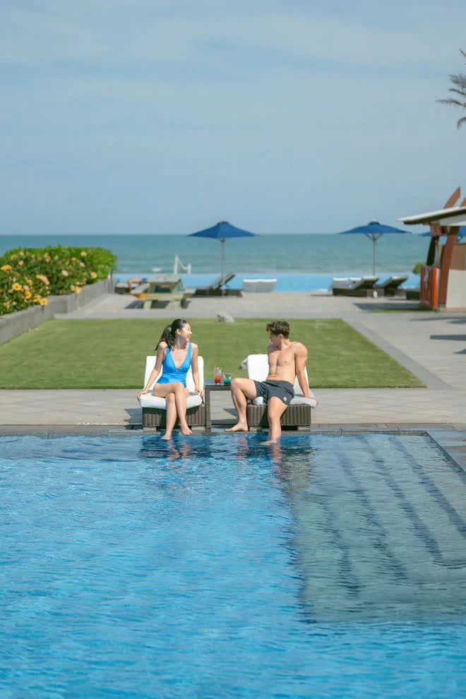 Bên trong công trình của nữ đại gia Việt từng tổ chức đám cưới bí mật cho tỷ phú Ấn Độ: Bể bơi vô cực dài nhất Đà Nẵng, thực đơn độc bản mới ra mắt
