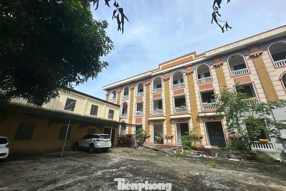 Bên trong trụ sở tòa án bỏ hoang được rao thuê hơn nửa tỷ đồng/năm Bên trong trụ sở tòa án bỏ hoang được rao thuê hơn nửa tỷ đồng/năm