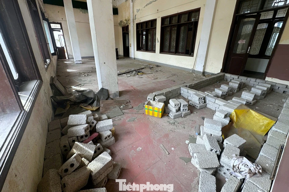 Bên trong trụ sở tòa án bỏ hoang được rao thuê hơn nửa tỷ đồng/năm Bên trong trụ sở tòa án bỏ hoang được rao thuê hơn nửa tỷ đồng/năm