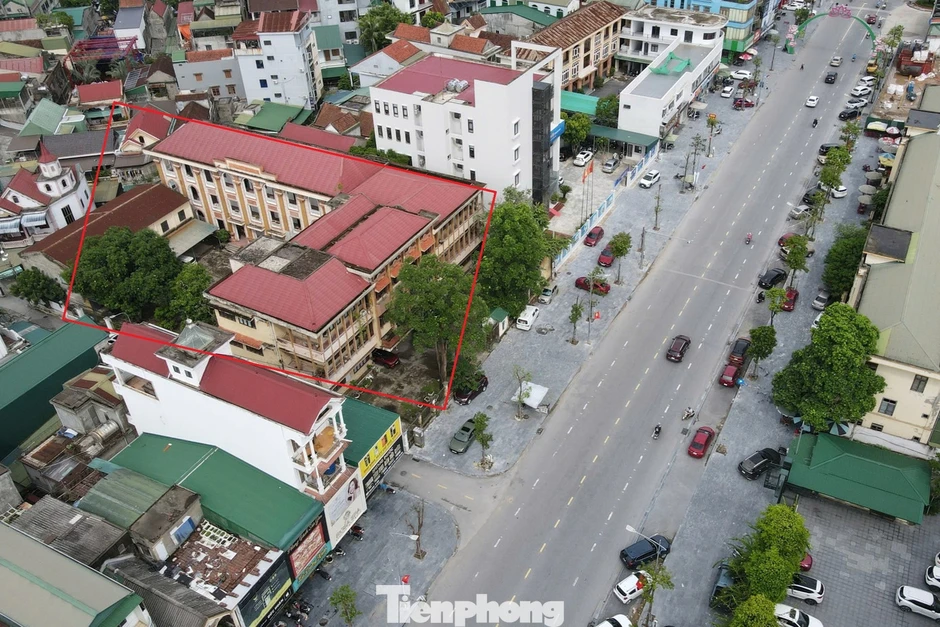 Bên trong trụ sở tòa án bỏ hoang được rao thuê hơn nửa tỷ đồng/năm Bên trong trụ sở tòa án bỏ hoang được rao thuê hơn nửa tỷ đồng/năm