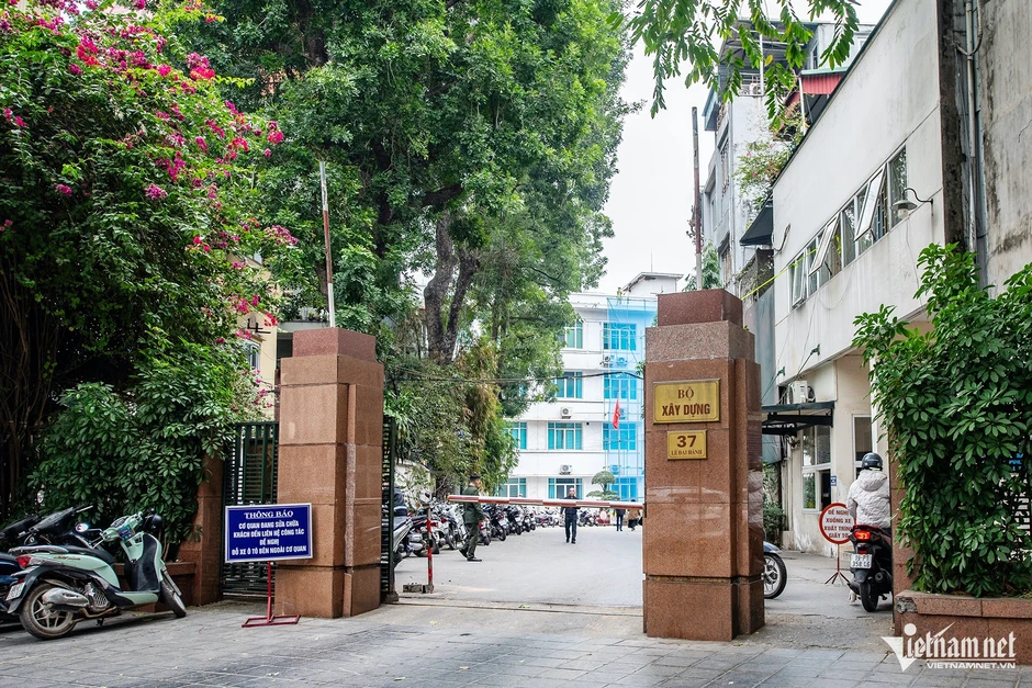 Bộ Xây dựng chuyển giao trụ sở cho Bộ Công an Bộ Xây dựng chuyển giao trụ sở cho Bộ Công an