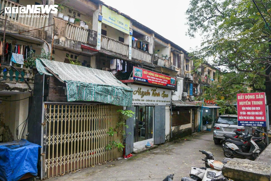 Cận cảnh khu tập thể hơn 40 năm ở Hà Nội sắp được thay bằng 3 tòa nhà 34 tầng Cận cảnh khu tập thể hơn 40 năm ở Hà Nội sắp được thay bằng 3 tòa nhà 34 tầng