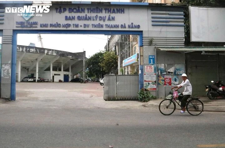 Cận cảnh sân vận động Chi Lăng trước khi phá dỡ sau 12 năm vướng vào đại án Cận cảnh sân vận động Chi Lăng trước khi phá dỡ sau 12 năm vướng vào đại án