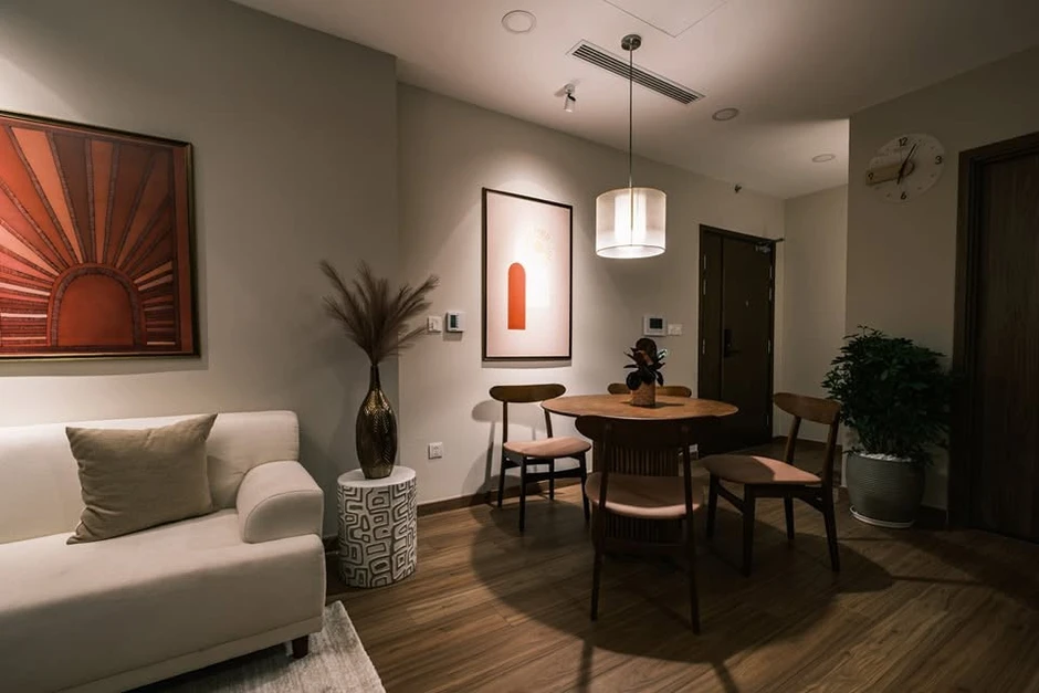 Căn hộ màu hồng mang nét hoài niệm của Mid-century Modern