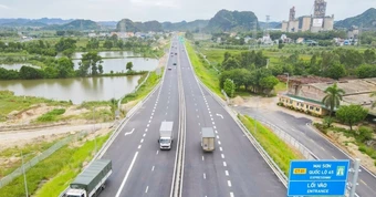 Cao tốc mới thu phí không dừng: Được bao nhiêu tiền, vì sao bị lỗi?