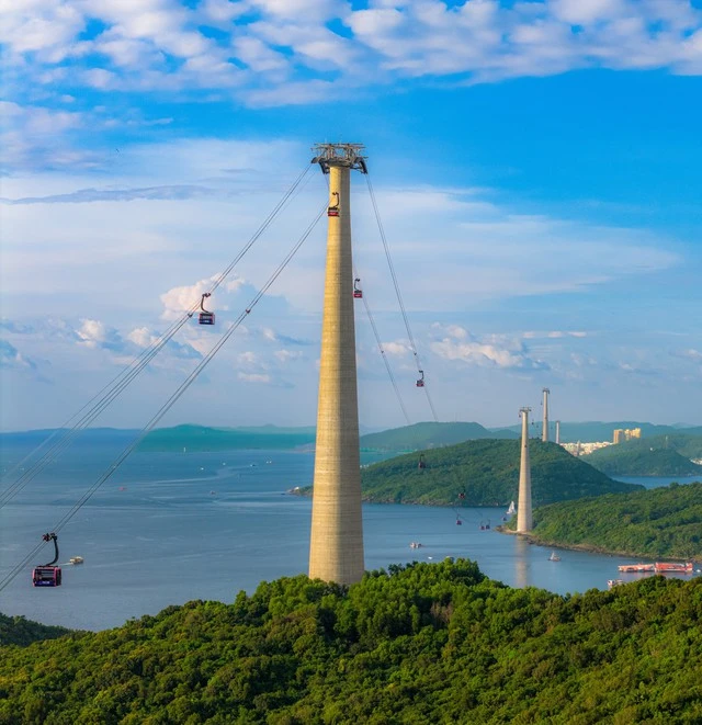Cáp treo 3 dây dài nhất thế giới ở 1 điểm đến của Việt Nam vừa vượt mặt cả Maldives và Phuket, là thiên đường biển xanh cát trắng được cả Vingroup và Sun Group lựa chọn
