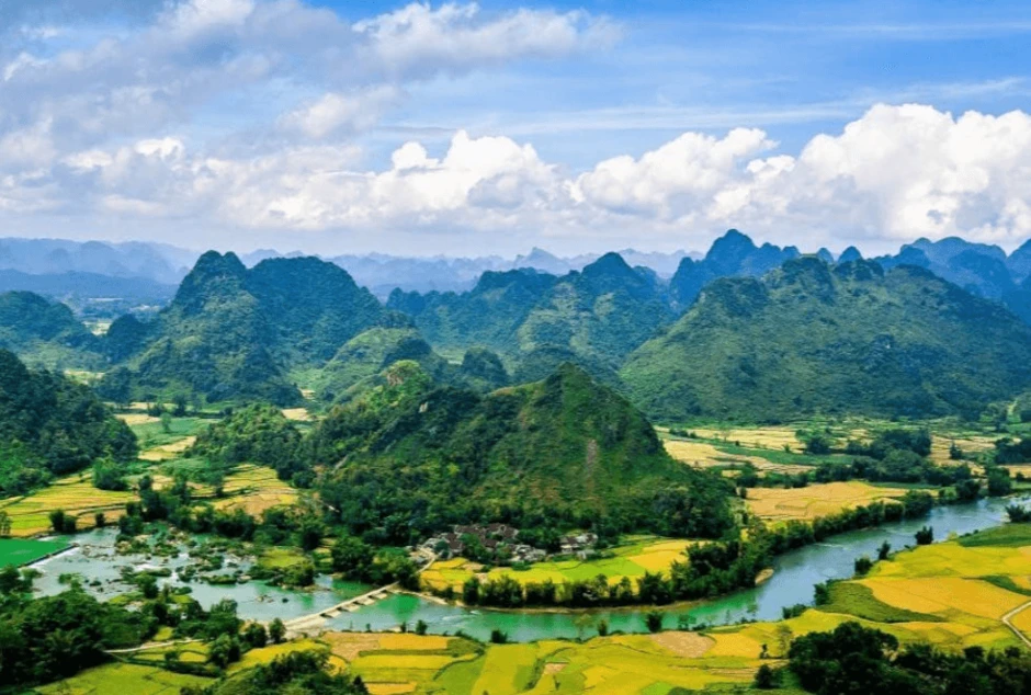 Cáp treo 3 dây dài nhất thế giới ở 1 điểm đến của Việt Nam vừa vượt mặt cả Maldives và Phuket, là thiên đường biển xanh cát trắng được cả Vingroup và Sun Group lựa chọn
