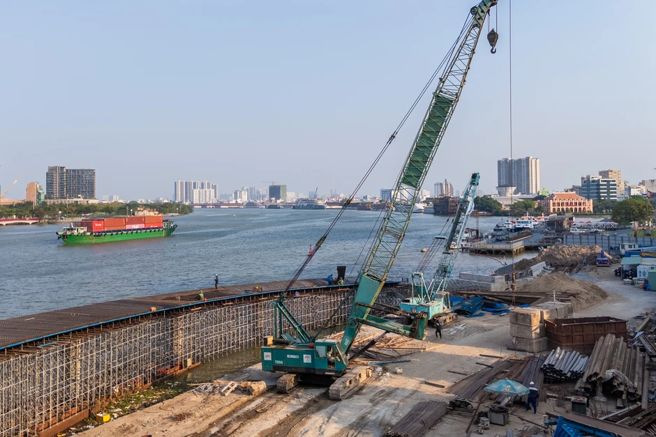 Cầu đi bộ nghìn tỷ qua sông Sài Gòn sau một năm thi công Cầu đi bộ nghìn tỷ qua sông Sài Gòn sau một năm thi công