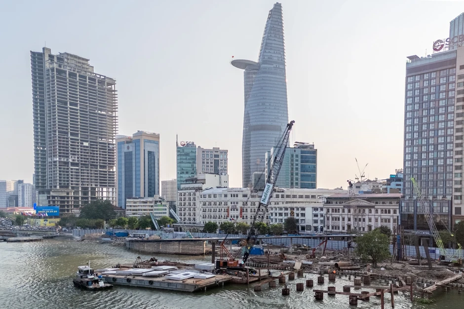 Cầu đi bộ nghìn tỷ qua sông Sài Gòn sau một năm thi công Cầu đi bộ nghìn tỷ qua sông Sài Gòn sau một năm thi công