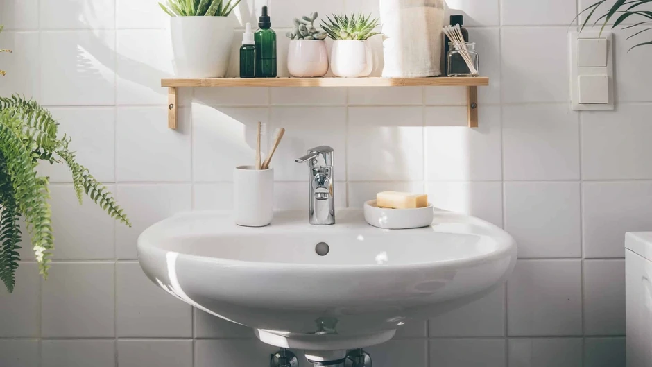 Chiếc lỗ nhỏ trên bồn rửa mặt có công dụng bất ngờ nhiều người chưa biết