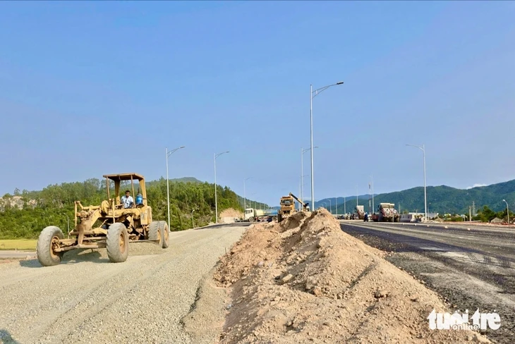 Chủ đầu tư các dự án đường cao tốc qua đông Đắk Lắk cam kết thông tuyến cuối tháng 4 này Chủ đầu tư các dự án đường cao tốc qua đông Đắk Lắk cam kết thông tuyến cuối tháng 4 này