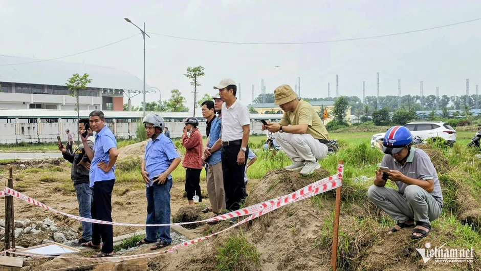 Chủ nhà nói lý do nhờ ‘thần đèn’ dời căn biệt thự nặng hàng trăm tấn ở Bắc Ninh Chủ nhà nói lý do nhờ ‘thần đèn’ dời căn biệt thự nặng hàng trăm tấn ở Bắc Ninh
